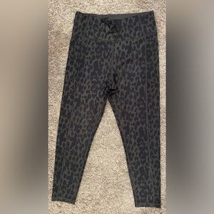 Victoria Sport, Blackout Cheetah Print 7/8 Workout Leggings, Size 12